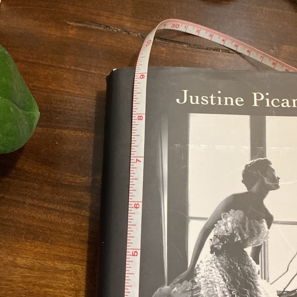 Miss. Dior A Story of courage & Couture. - Picture 11 of 12